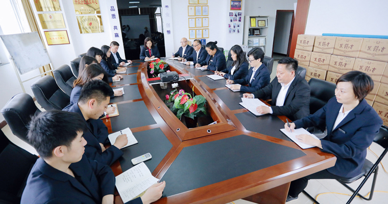 公司擁有一支素質(zhì)好、技術(shù)精、專(zhuān)業(yè)齊全的精英團(tuán)隊(duì)