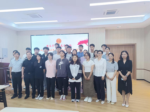 濟寧市任城區(qū)總工會開展了“金秋助學”活動
